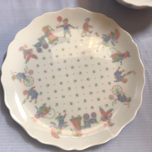 Lynn Hollyn child dinnerware - Picture 3 of 6